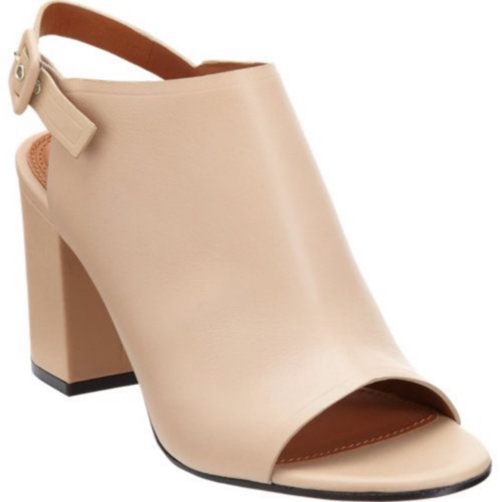 ✨Authentic Givenchy Nude Leather Sandals✨